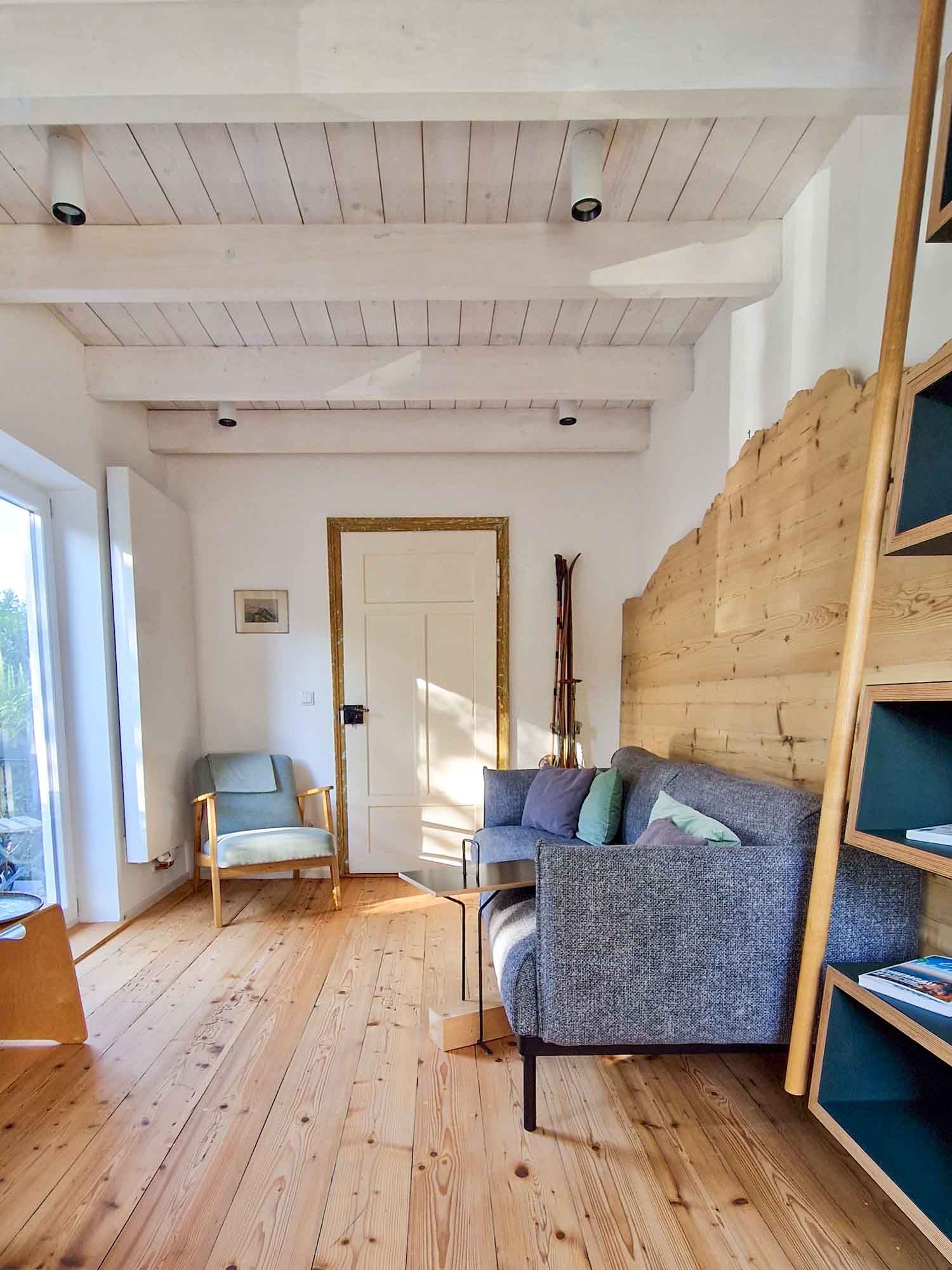 3x4-wohnzimmer-ferienhaus-simssee-08