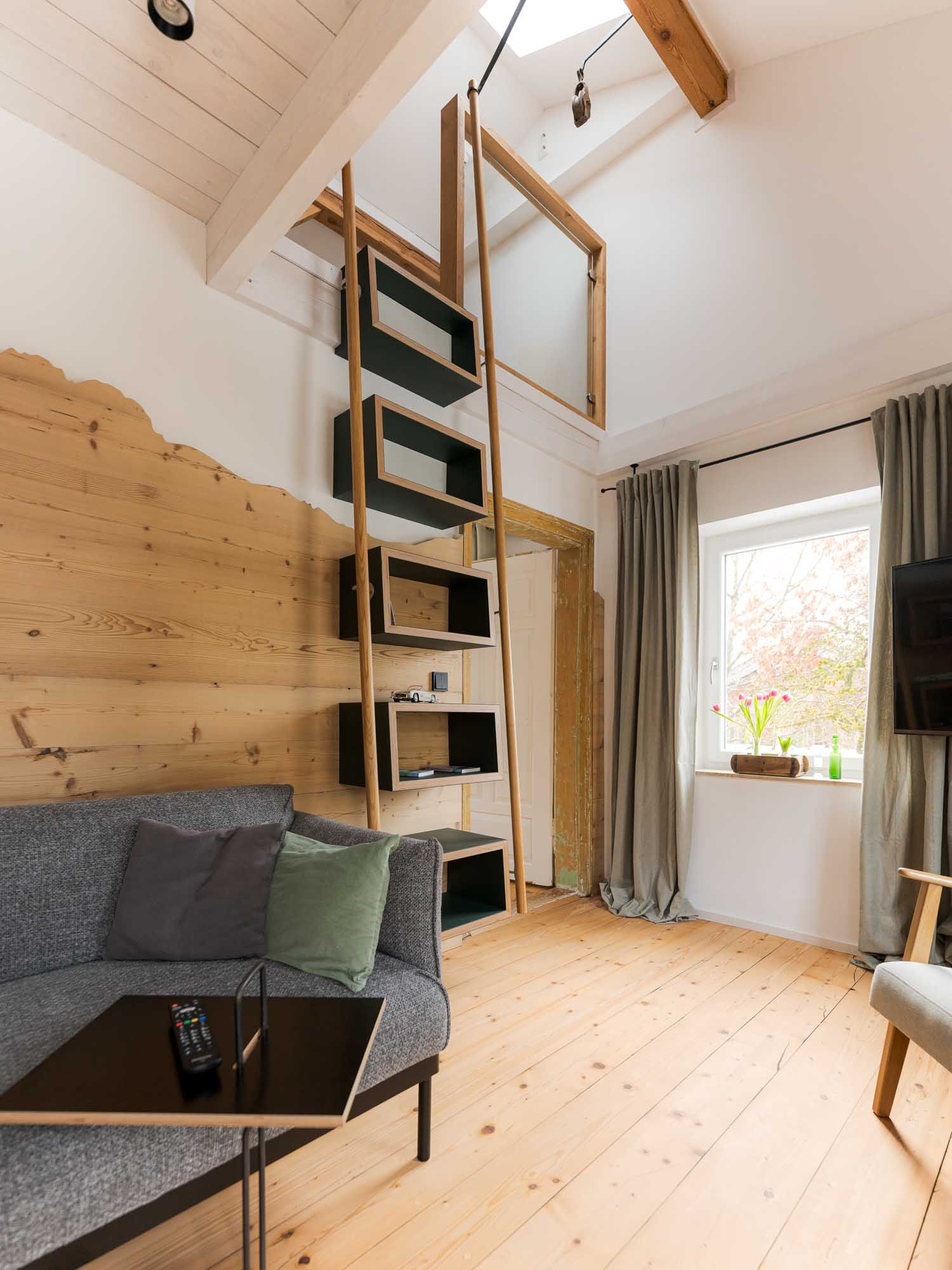 3x4-wohnzimmer-ferienhaus-simssee-05